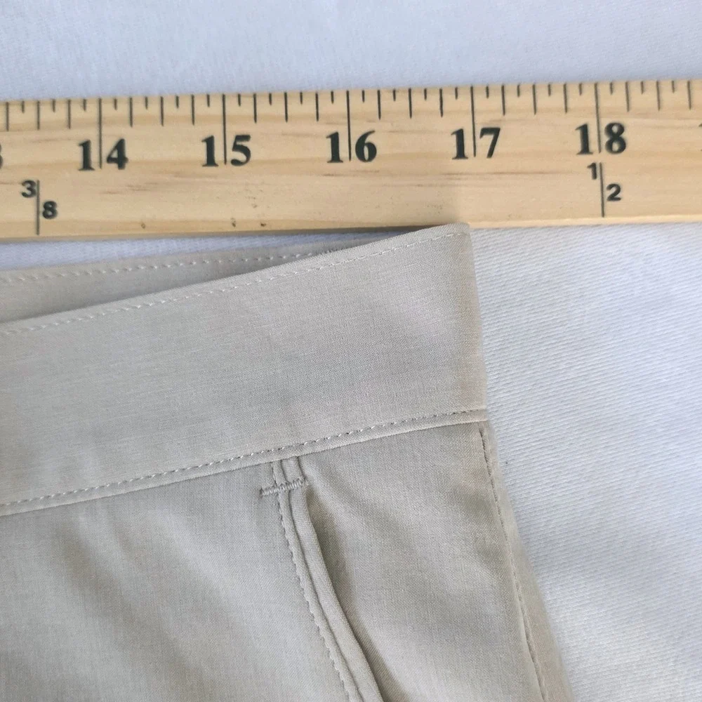 Peter Millar Crown Sport Mens Golf Shorts Khaki Tan Stretch Performance Size 33